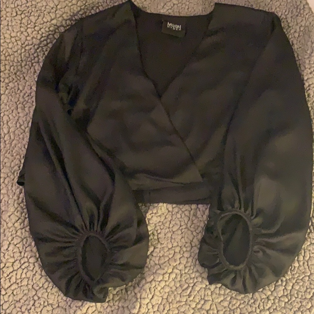 Moon Ryder long sleeve crop v-neck black blouse